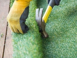 https://www.zestartificialgrass.co.uk/ website